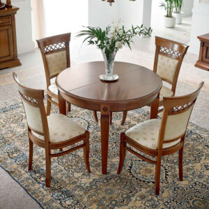 Круглый обеденный стол из массива дерева в классическом итальянском стиле.